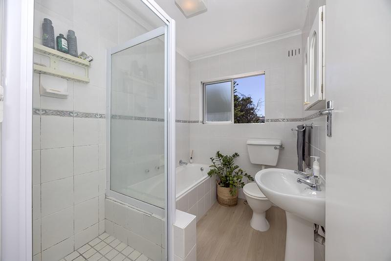 3 Bedroom Property for Sale in Bloubergrant Western Cape